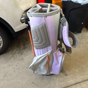 purple and gray golf bag